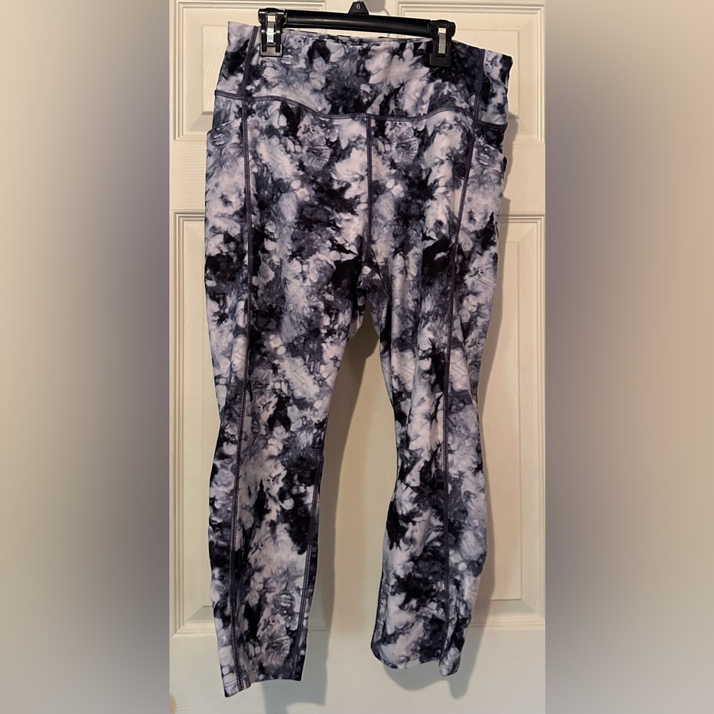 Black & White Tie dye Capri Leggings with Pockets